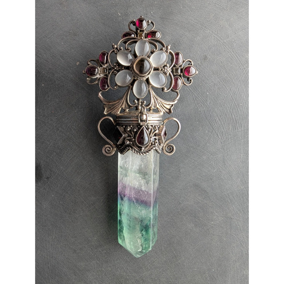 Vintage Florite Point Box Pendant with Ornate Floral Focal Signed - Picture 5 of 16